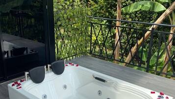Private spa tub
