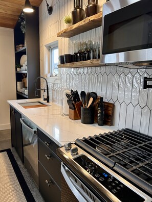 Dining tables - Birch Bayside Retreat - AC, Pet Friendly & Close to the Beach! Luxury 2 Bedroom (Blaine)