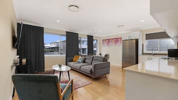 Prickly Pear Stays Jesmond 2- bedroom | Living area | Smart TV