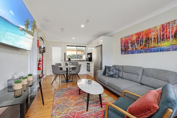 Prickly Pear Stays Jesmond 1-bedroom | Aire de séjour | Téléviseur connecté