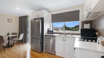 Prickly Pear Stays Jesmond 1-bedroom | Private kitchen | Fridge, microwave, oven, stovetop