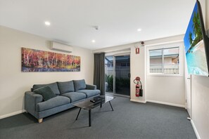 Prickly Pear Stays Jesmond 2- bedroom | Living area