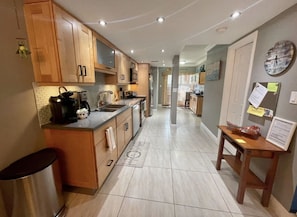 Private kitchen - Delightful 3-bedroom townhome in Islamorada, Florida Keys with many amenities! (Islamorada)