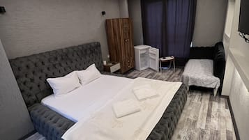 Habitació | Bany | Articles de tocador gratuïts, barnussos i sabatilles