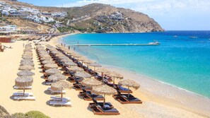 Beach nearby, white sand, sun loungers, beach umbrellas - Villa Meraviglia Elia Mykonos (Mykonos)