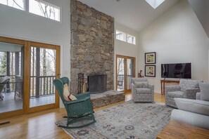 Smart TV - Heavenfell | Spacious Montreat Home | 1 Mile from Lake Susan & Conference Center! (Montreat)