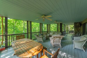 تناول الطعام بالخارج