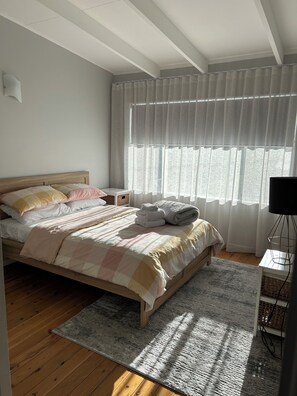 3 chambres, fer et planche à repasser, Wi-Fi, draps fournis