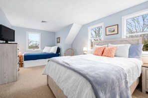 3 bedrooms, iron/ironing board, free WiFi - Sandy Spot: Walk to Beach, Sleeps 10 (Harwich Port)