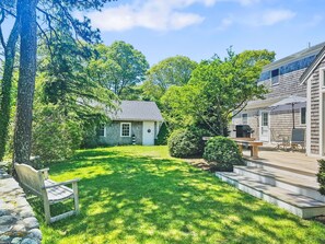 Outdoor dining - Sandy Spot: Walk to Beach, Sleeps 10 (Harwich Port)