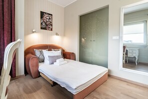 2 quartos, ferros/tábuas de passar roupa, Wi-Fi, roupa de cama