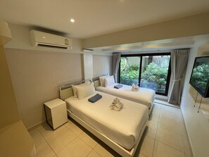 2 bedrooms, WiFi, bed sheets - Peaceful retreat at Kalim Bay - pool, bar, garden (Patong)