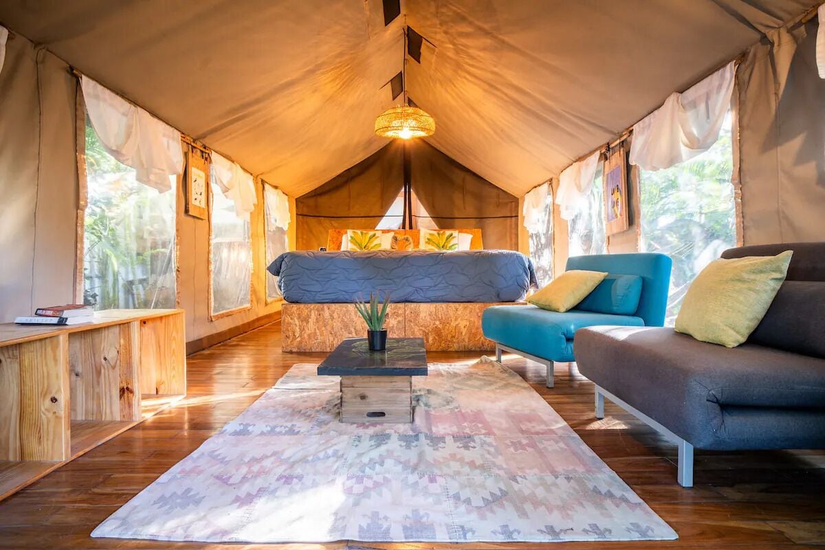 واي فاي مجانًا وملاءات أسرّة