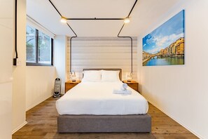 1 habitación, escritorio, tabla de planchar con plancha y wifi 