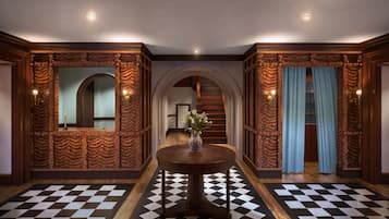 Check-in/check-out kiosk