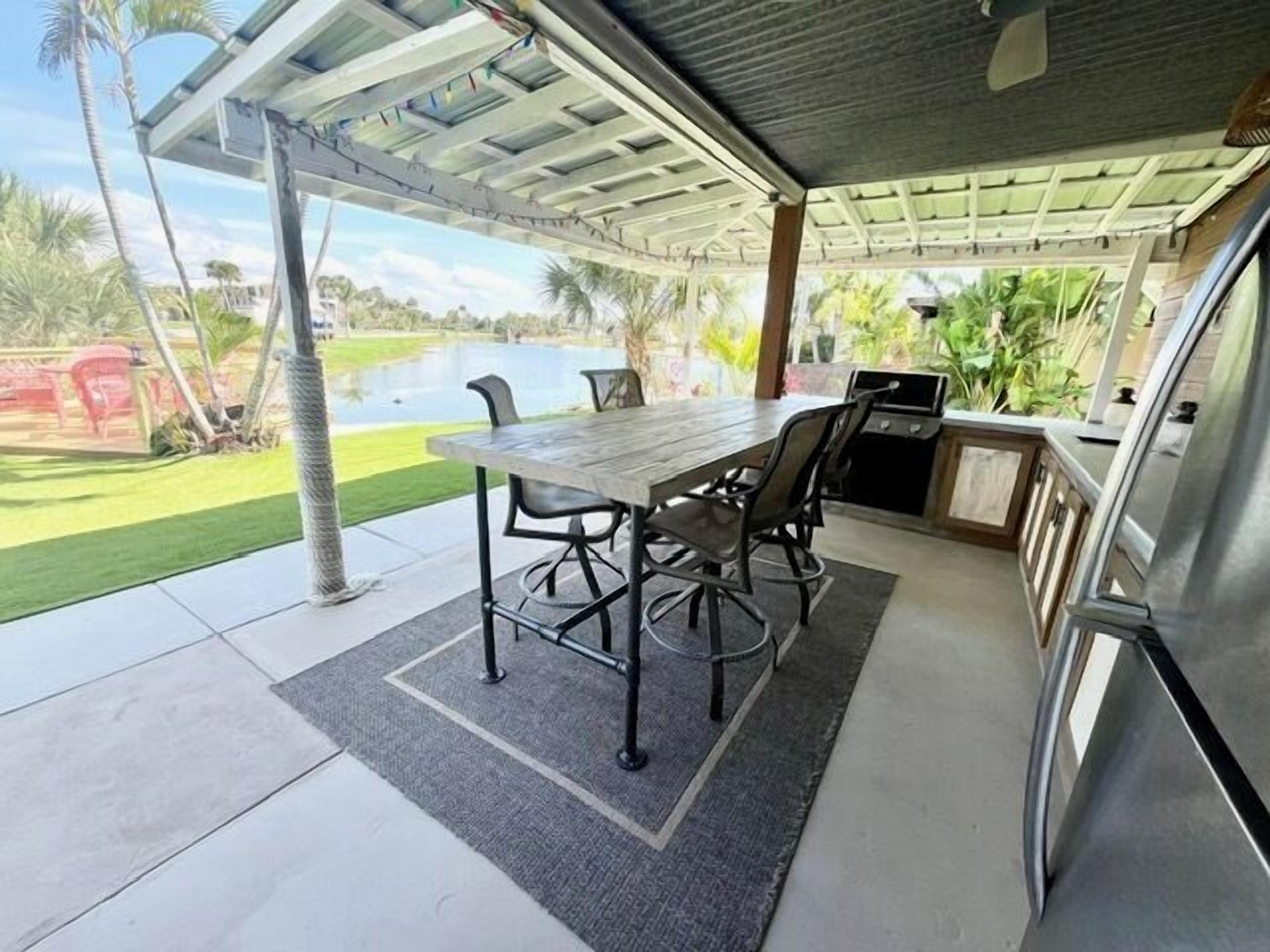 屋外ダイニングエリア