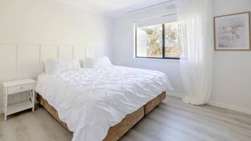 6 bedrooms, iron/ironing board, free WiFi, bed sheets