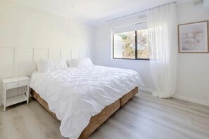 6 bedrooms, iron/ironing board, free WiFi, bed sheets - OCEAN VIEWS Serenity by Arthurs seat state park (Dromana)
