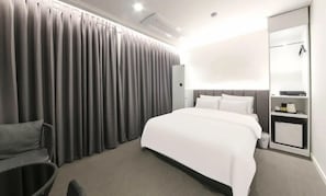 Deluxe-Zimmer | Allergikerbettwaren, Betten mit Memory-Foam-Matratzen, Schreibtisch