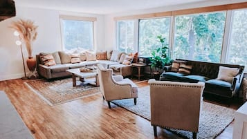 Smart TV, DVD player, ping pong, books