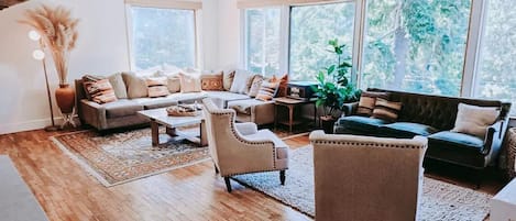 Smart TV, DVD player, ping pong, books