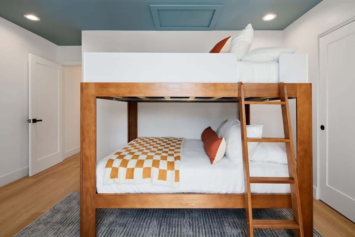 4 bedrooms, iron/ironing board, travel crib, free WiFi