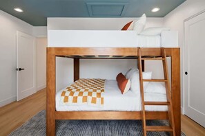 4 bedrooms, iron/ironing board, travel cot, free WiFi