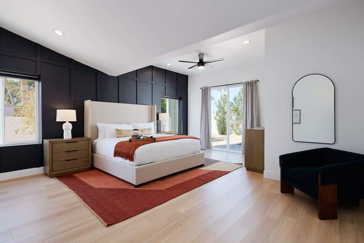 4 habitaciones, tabla de planchar con plancha y cuna de viaje 