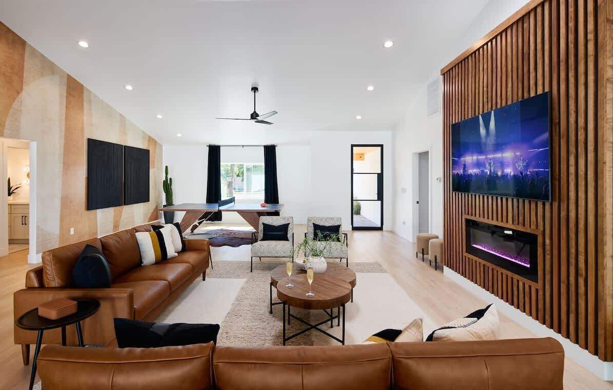 Smart TV, fireplace