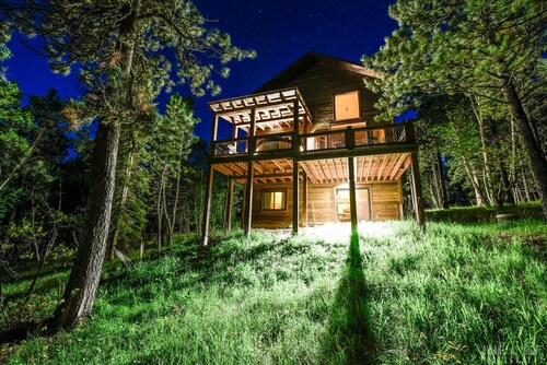 Rustic 4 bedroom cabin at Gilded Mountain, wifi, pool access, paved roads