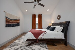 3 bedrooms, desk, iron/ironing board, travel crib - Sleeps 10, 3 BR 2 BTH, Parking, Pets Dog, Quiet Spacious House! Breville Barista (Nashville)