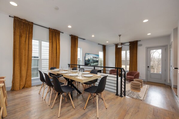 Dining - Sleeps 10, 3 BR 2 BTH, Parking, Pets Dog, Quiet Spacious House! Breville Barista (Nashville)