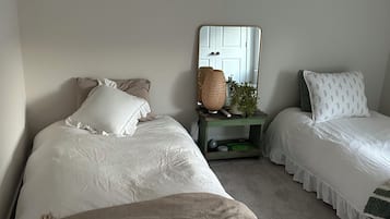 4 bedrooms, desk, free WiFi, bed sheets