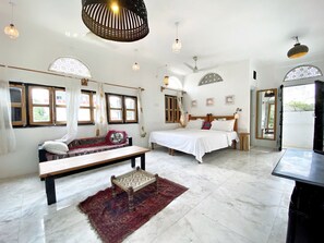 Camera Deluxe con letto matrimoniale o 2 letti singoli, vista montagna | Con stile personalizzato, postazione laptop, Wi-Fi gratuito
