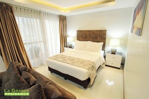 Grand Studio | In-room safe, free WiFi, bed sheets