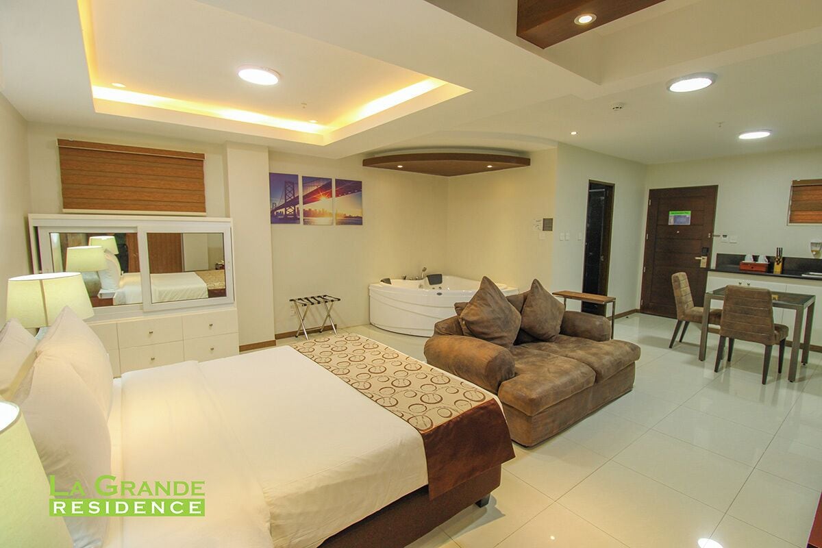 디럭스 스위트, 욕조 | 객실 내 금고, 무료 WiFi, 침대 시트