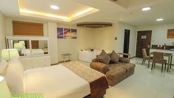 华丽套房, 浴缸 | 客房内保险箱、免费 WiFi、床单