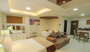 Deluxe Suite, Bathtub