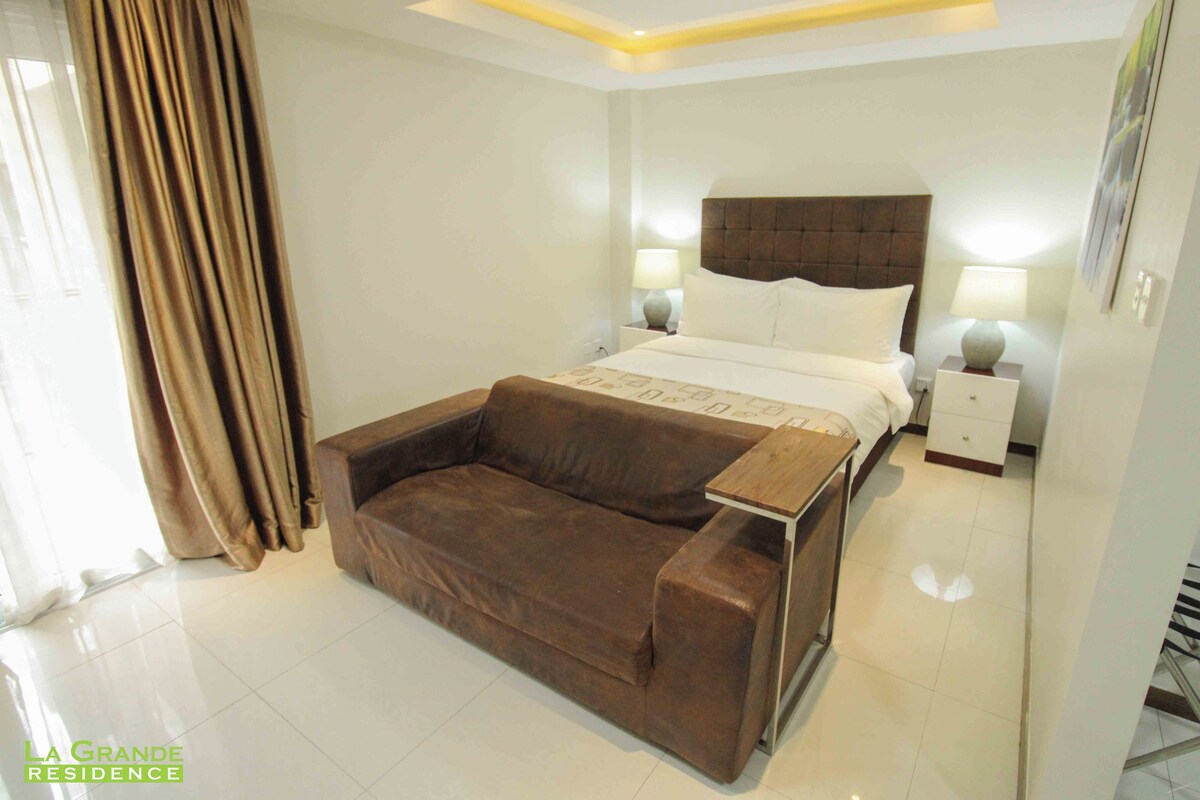 Standard Studio (TOWER 1) | In-room safe, WiFi (free), bed sheets