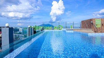 3 piscinas al aire libre