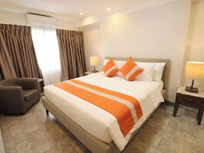 Superior Condo, 1 King Bed, City View