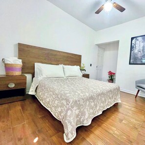 3 habitaciones, decoración personalizada y muebles diferentes 