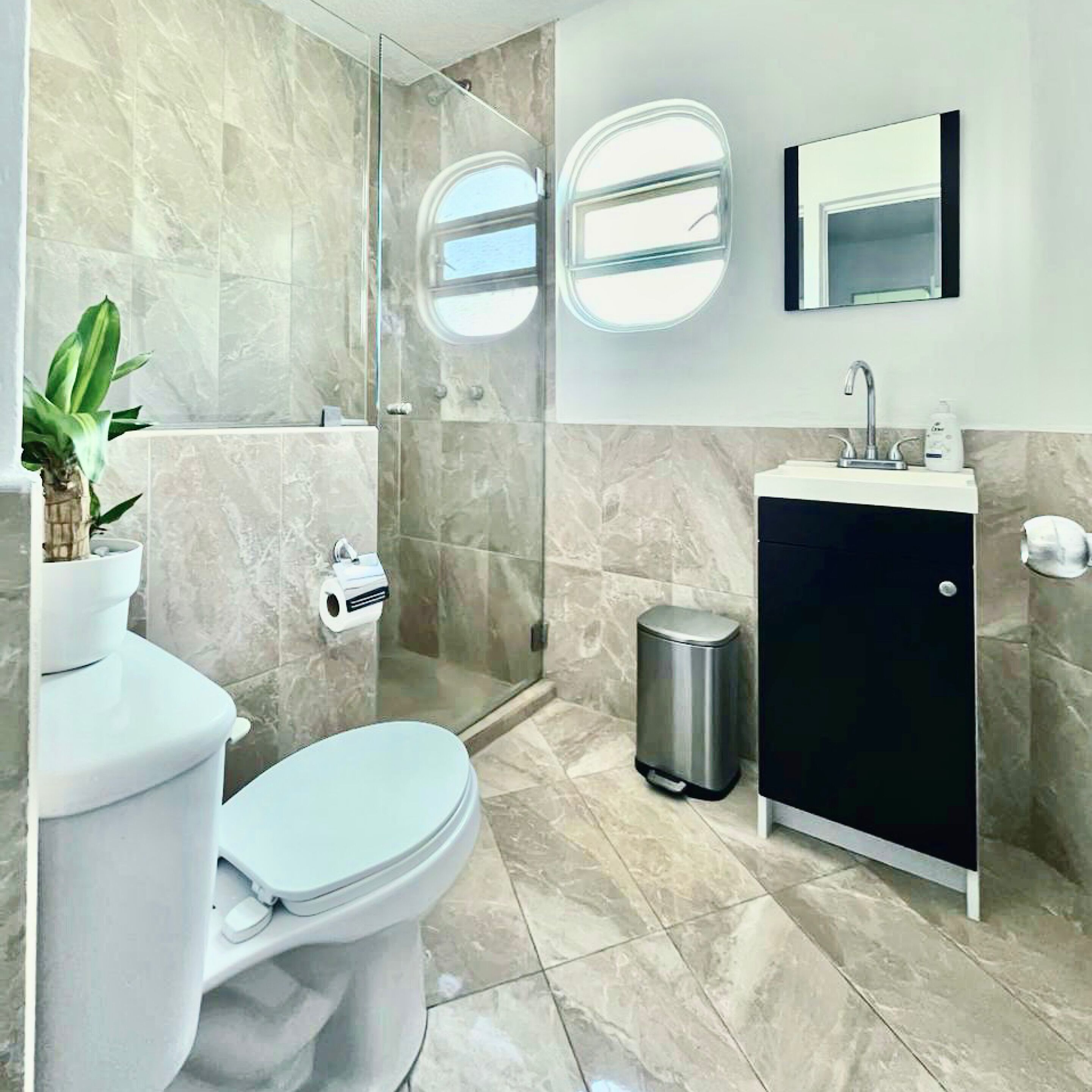 Comfort House | Bathroom | Shower, rainfall showerhead, free toiletries, hair dryer