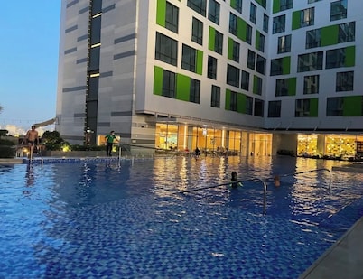Republic Plaza 5 🌟Apartment free pool and gym