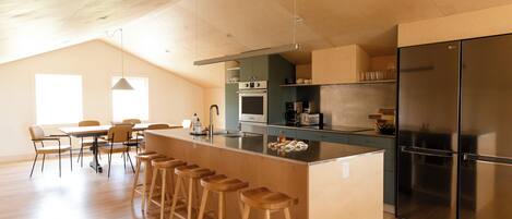 Køleskab, ovn, kogeplade, opvaskemaskine