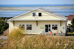 Exterior - Private hotel for 10 people (Bassin)