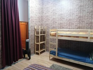 Dormitório compartilhado, 1 quarto, varanda, vista para a cidade | 1 quarto