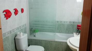 Quarto, 1 quarto, sacada, vista para o jardim | Banheiro
