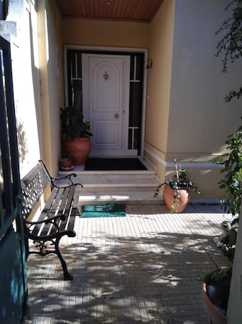 Room, 1 Bedroom, Balcony, Garden View | Property entrance