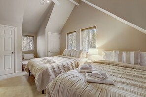 4 Schlafzimmer, Zimmersafe, Schreibtisch, Internetzugang